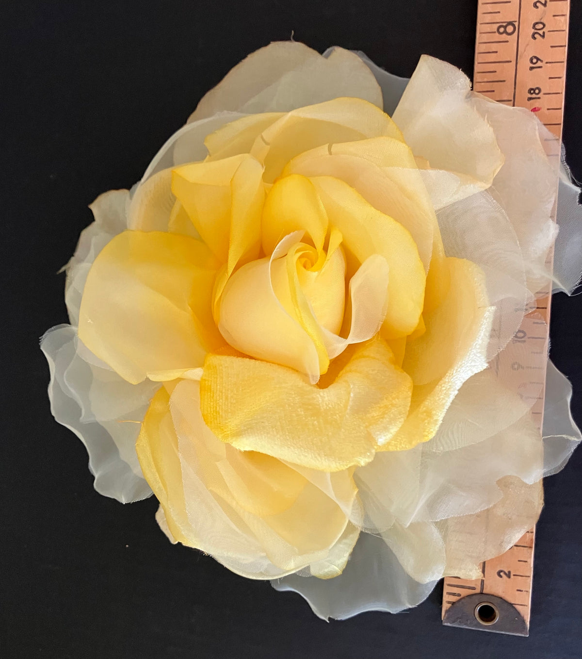 White 5-6 Brim-XL Yellow Rose