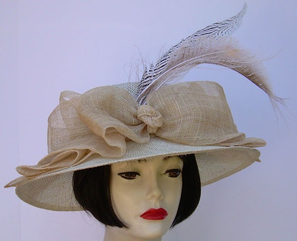 Beige Sinamay Feather/Bow (Default)